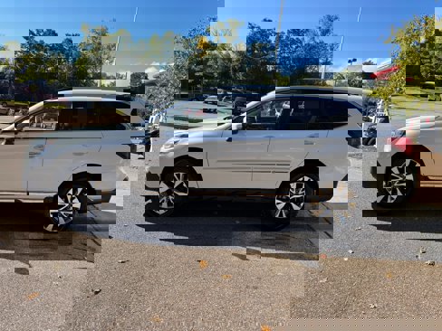 Used 2018 Subaru Outback 3.6R Touring image 4