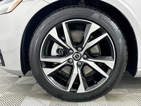 Certified 2025 Volvo S60 B5 Core image 28