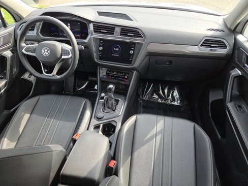Used 2022 Volkswagen Tiguan SE image 31