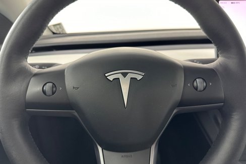 Used 2023 Tesla Model Y AWD image 22