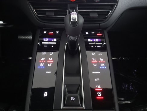 New 2024 Porsche Macan image 20