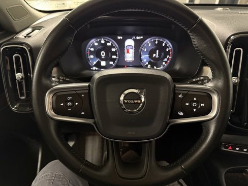 Used 2020 Volvo XC40 T5 Momentum w/ Premium Package image 11