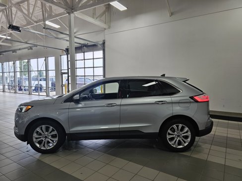 Used 2022 Ford Edge Titanium image 2