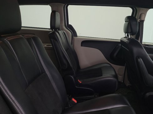 Used 2017 Dodge Grand Caravan SXT image 19