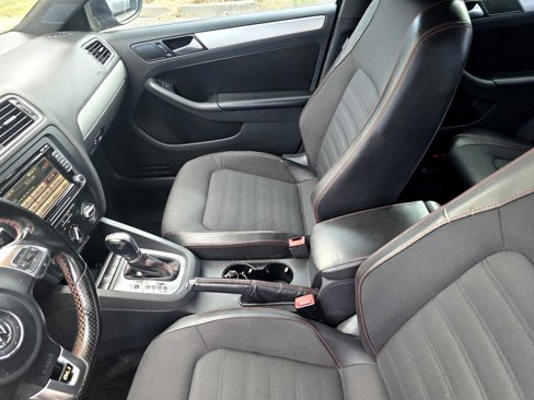 Used 2013 Volkswagen Jetta GLI image 7