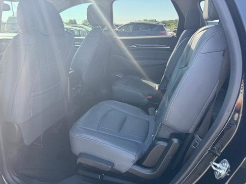 Used 2019 Buick Enclave Essence w/ LPO, Sport Appearance Package image 9