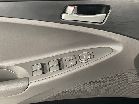 Used 2011 Hyundai Sonata GLS image 12