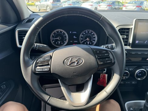 Used 2022 Hyundai Venue SEL image 8