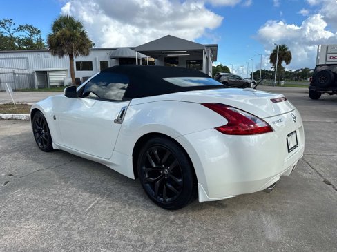 Used 2015 Nissan 370Z Touring image 5
