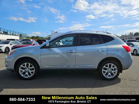 Used 2011 Nissan Rogue SV w/ SL Pkg image 2