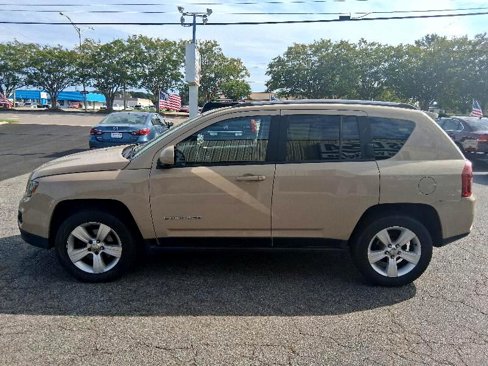 Used 2016 Jeep Compass Latitude image 10