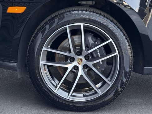 Certified 2025 Porsche Macan image 11