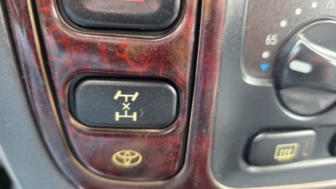 Used 2001 Toyota Land Cruiser image 23