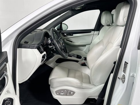 Certified 2022 Porsche Macan GTS image 5