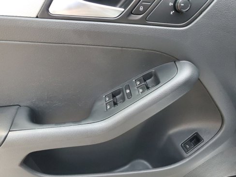 Used 2015 Volkswagen Jetta SE image 27