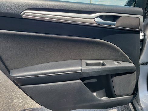 Used 2018 Ford Fusion SE image 9