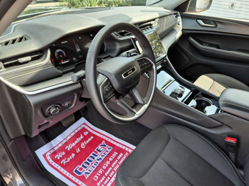Used 2023 Jeep Grand Cherokee Laredo image 6