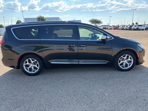 Used 2019 Chrysler Pacifica Limited image 8