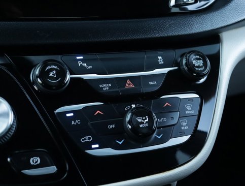 Used 2017 Chrysler Pacifica Touring-L image 15