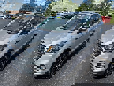 Used 2019 Ford Escape SEL image 5