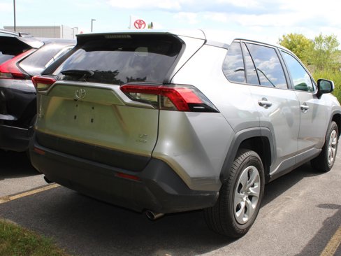 Used 2022 Toyota RAV4 LE image 4
