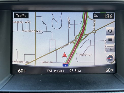 Used 2018 Nissan Pathfinder SL image 12