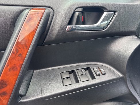 Used 2013 Toyota Highlander Limited image 12