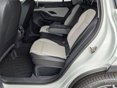 New 2025 Volkswagen Tiguan SE image 23