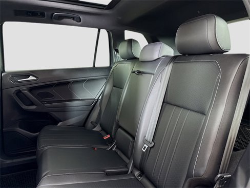 Certified 2022 Volkswagen Tiguan SE R-Line image 24