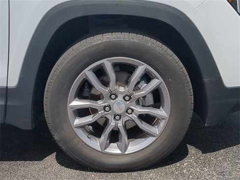 Used 2024 GMC Terrain SLT image 11