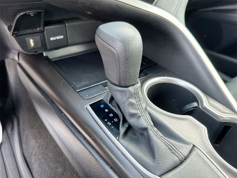 Used 2021 Toyota Camry LE image 23