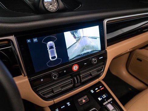 Used 2025 Porsche Macan image 22