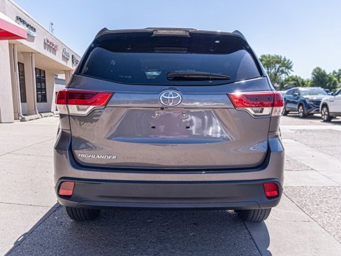 Used 2019 Toyota Highlander LE image 6