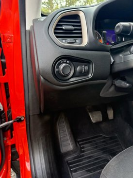 Used 2015 Jeep Renegade Sport w/ Power & Air Group image 33