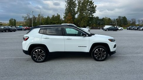 Used 2022 Jeep Compass Limited image 3