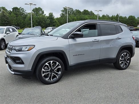 Used 2024 Jeep Compass Limited image 3
