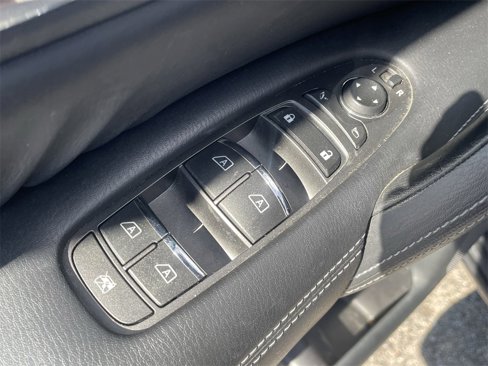 Used 2015 INFINITI QX80 Luxe w/ 22" Wheel Package image 11
