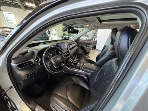 Used 2020 Toyota Highlander Platinum image 11