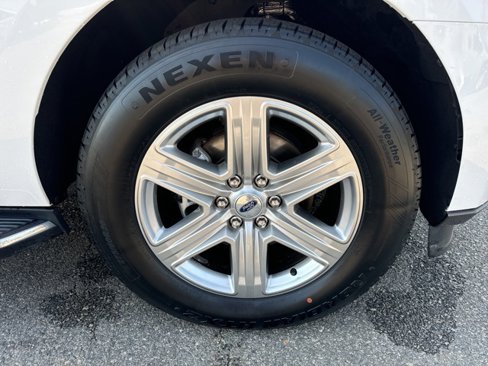 Used 2021 Ford Expedition XLT image 9