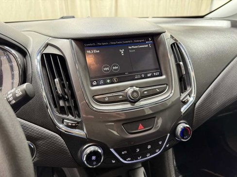 Used 2019 Chevrolet Cruze LT w/ Convenience Package image 13