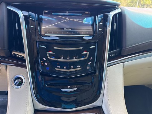 Used 2016 Cadillac Escalade Luxury image 34