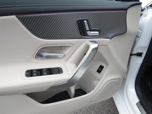 Used 2025 Mercedes-Benz CLA 250 4MATIC image 9