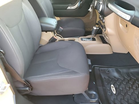 Used 2013 Jeep Wrangler Unlimited Sahara image 16