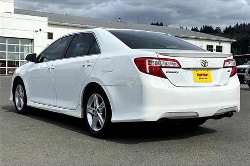 Used 2014 Toyota Camry L image 4
