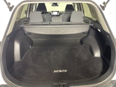 Used 2022 Toyota RAV4 LE image 28