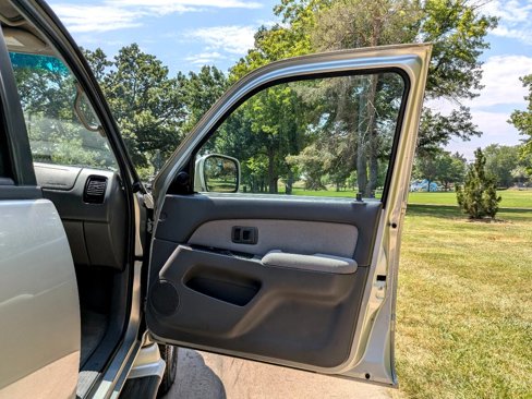 Used 2001 Toyota 4Runner SR5 image 18