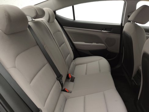Used 2017 Hyundai Elantra SE image 19