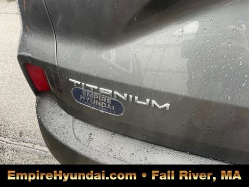 Used 2022 Ford Escape Titanium image 5