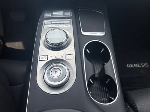 Used 2025 Genesis GV70 2.5T w/ Select Package image 25