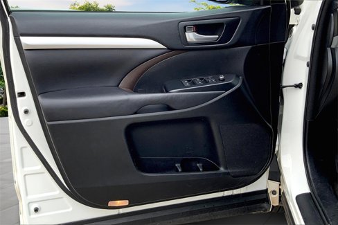 Used 2018 Toyota Highlander XLE image 20